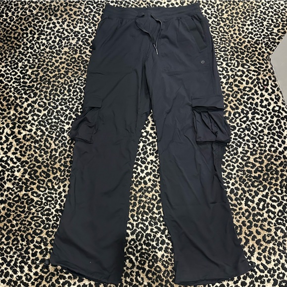 Lululemon Dance Studio Relaxed Fit Mid-Rise Cargo Pants - Picture 1 of 5